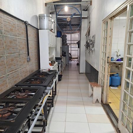 Quarto Triplo Com Banheiro Em Pousada E Restaurante Manaus Eksteriør billede